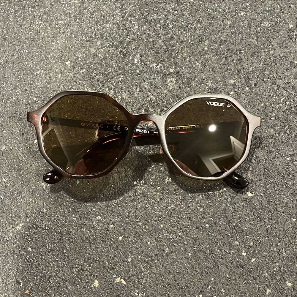 NEVER WORN Gigi Hadid Vogue eyewear sunglasses